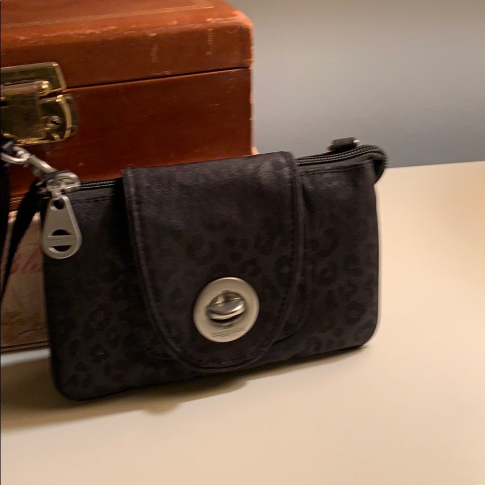Baggallini wristlet